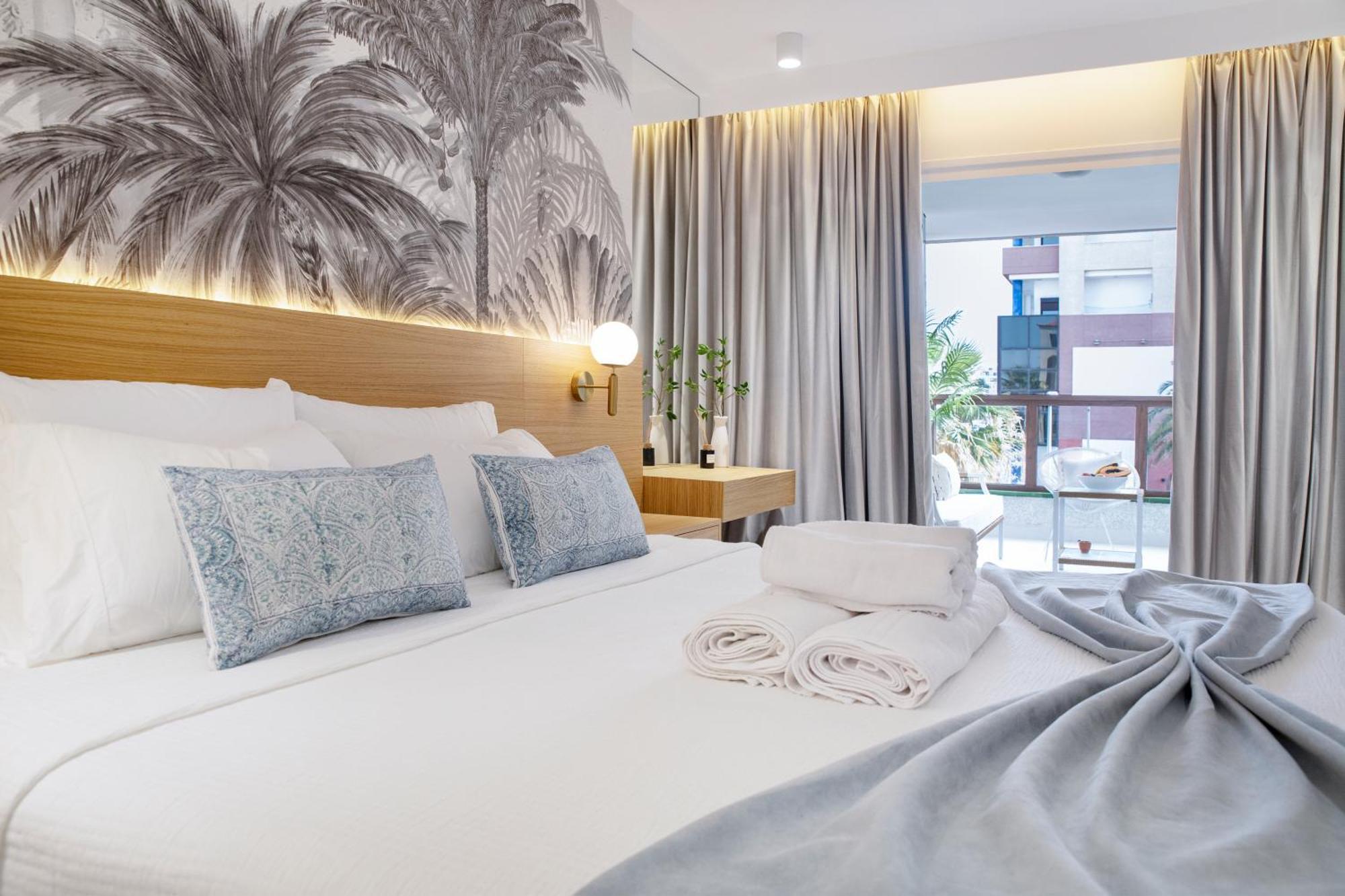 Tms Andorra Luxury Aparthotel, Americas, Pool&beach Aparthotel Playa de las Americas (Tenerife)